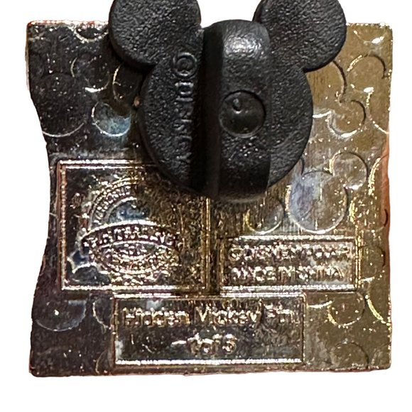 Disney Mickey Hidden Trading Pin 2014 Mater Junkyard Jamboree Sing Authentic - Picture 4 of 4